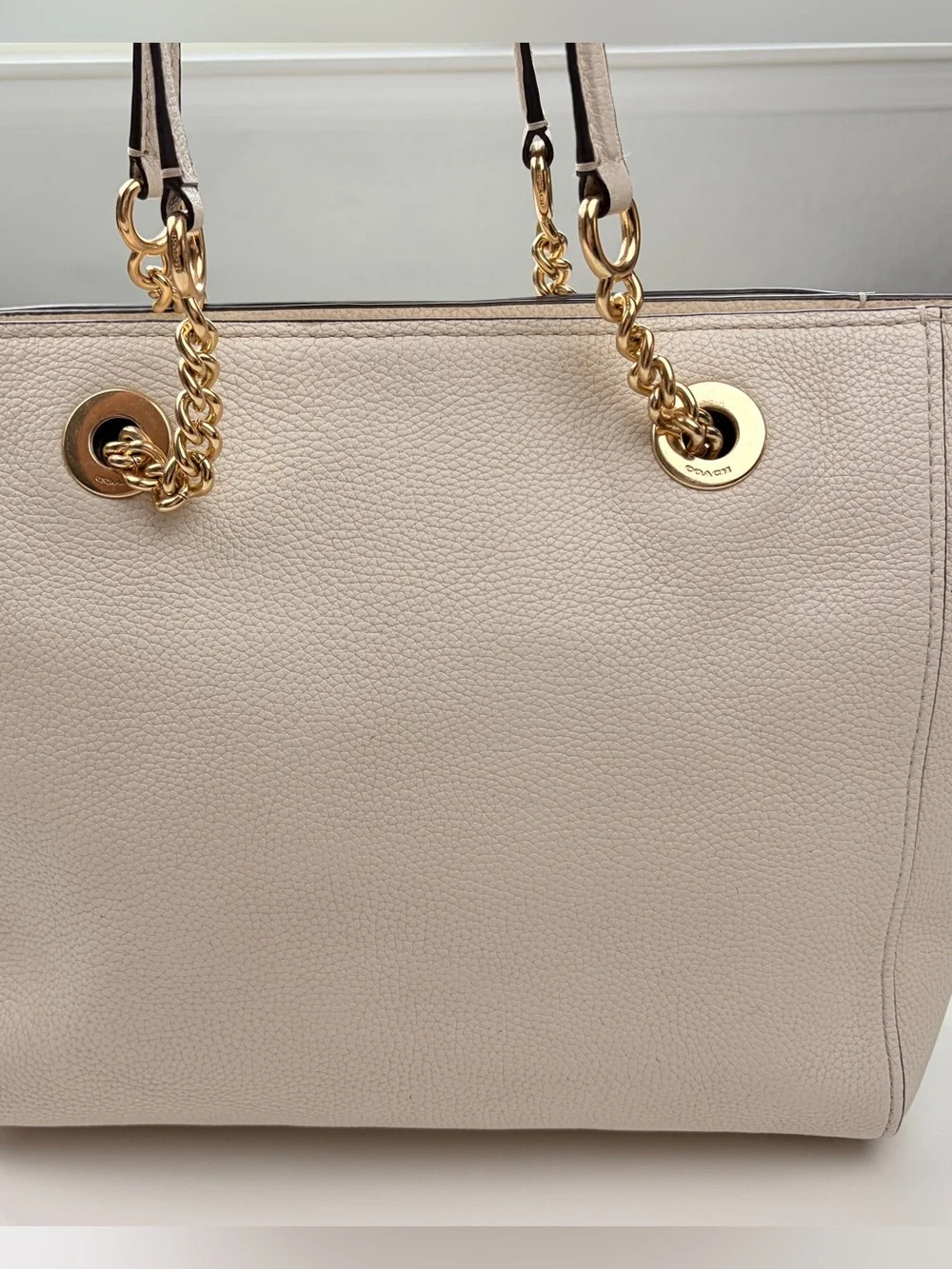 Coach Turnlock Chain Tote 27 GUC Cream/Chalk Gold